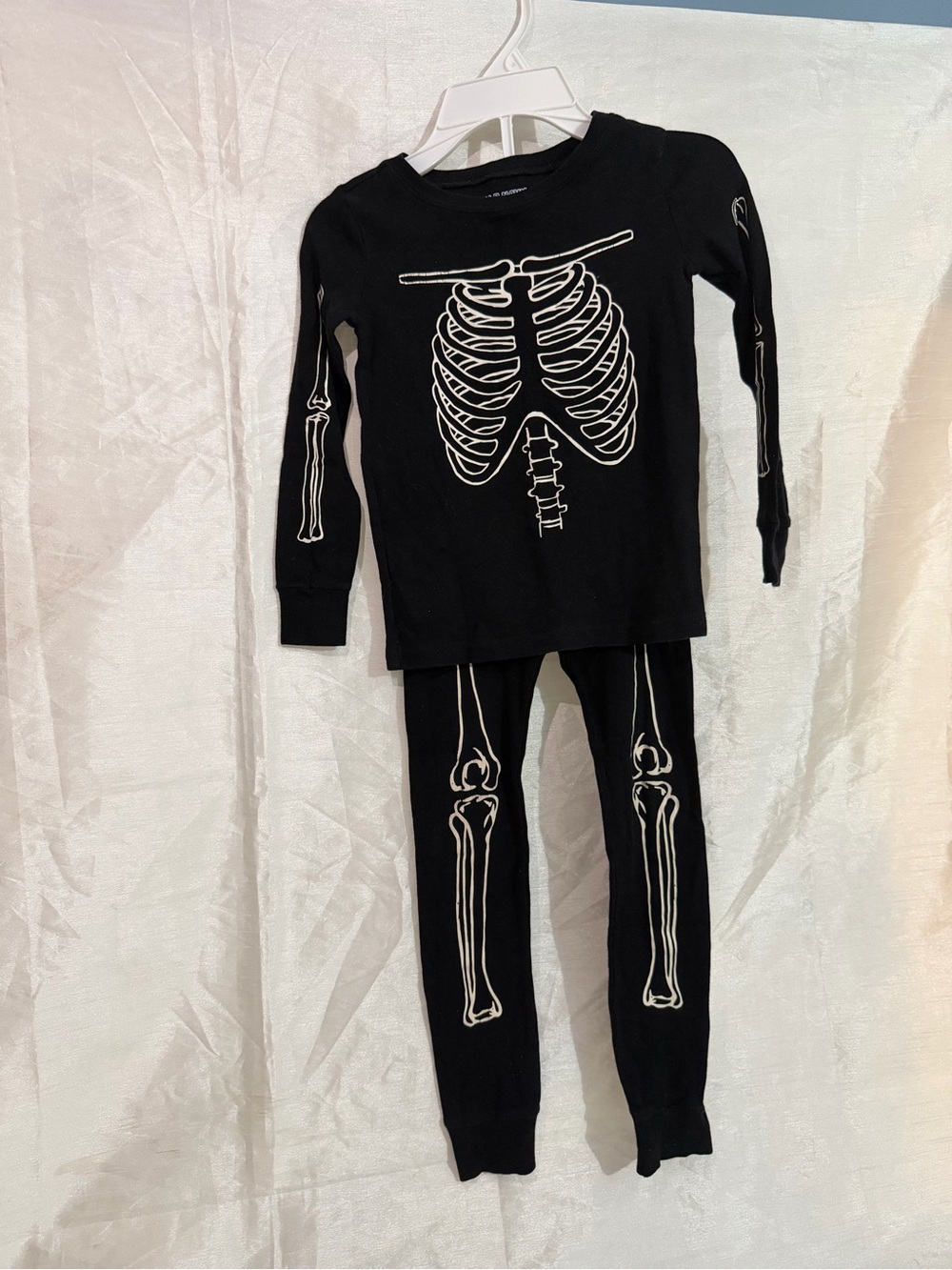 Old Navy Glow in the Dark Skeleton Pajamas  Size 5T Halloween 2pc Black Cotton